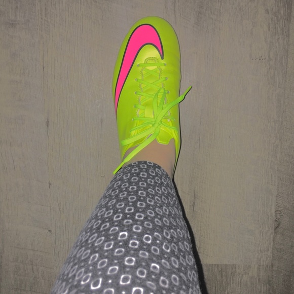 - Nike Mercurial Victory FG Volt Hyper Punch - Picture 6 of 6